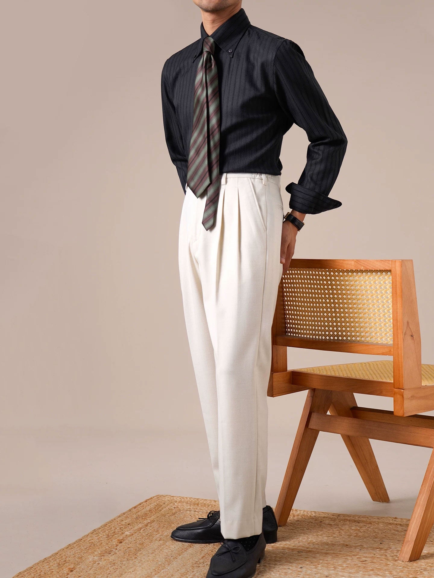 Men’s Italian-Style Point Collar Striped Non-Iron Dress Shirt