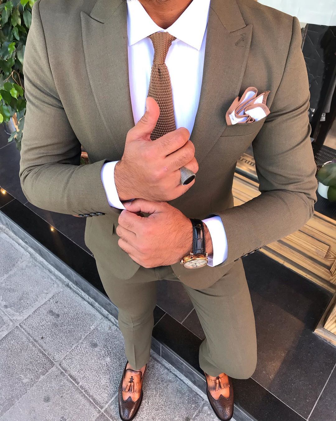 Austin Khaki Slim-Fit Suit - Elegant Three-Piece for Every Occasion