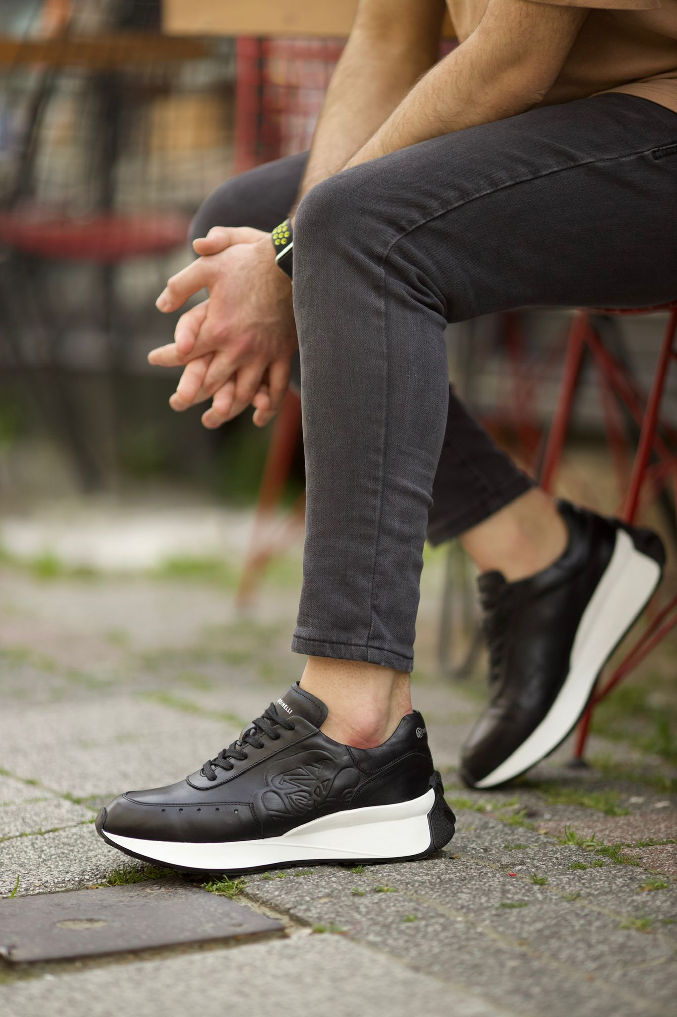 Romeo Eva Sole Black Sneakers - Elegant Versatile Footwear