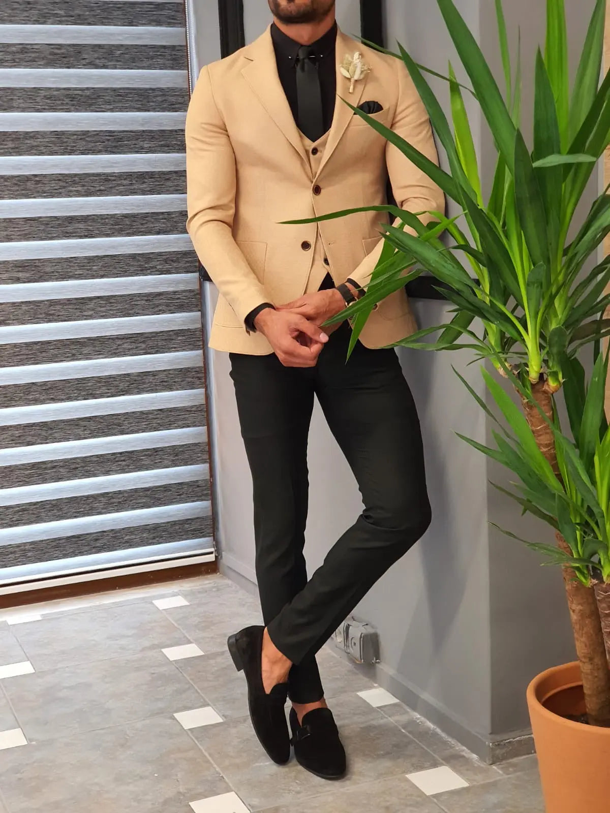 Edmond Beige Slim Fit Suit: The Ultimate Versatile Three-Piece Suit BOJONI