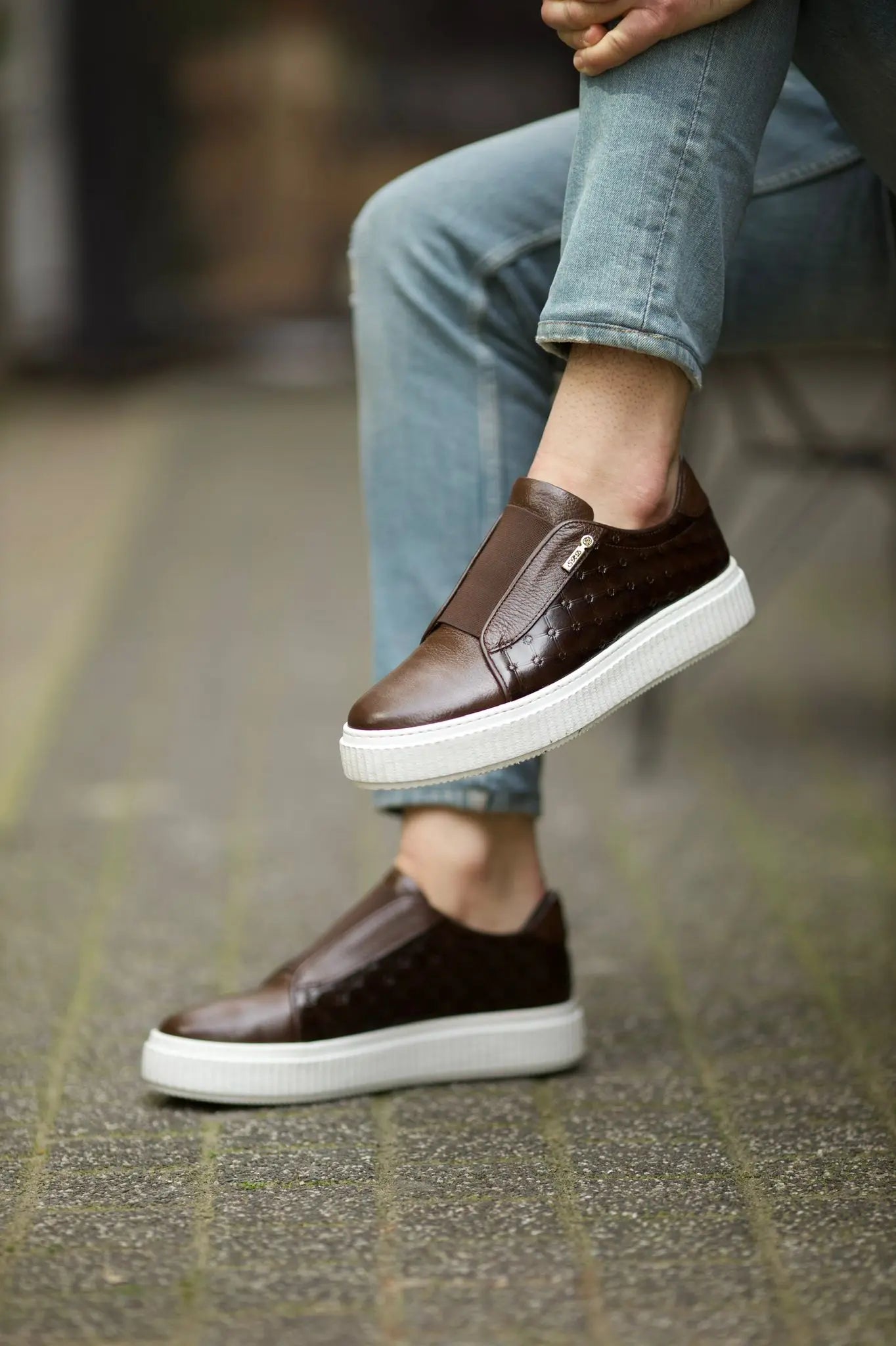 Vince Eva Sole Navy Brown Sneakers - Sophisticated Comfort for Every Occasion - BRABION