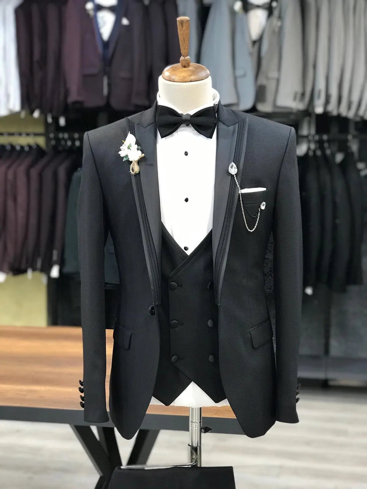 Edmond Black Slim Fit Peak Lapel Tuxedo: Luxury Redefined - BRABION