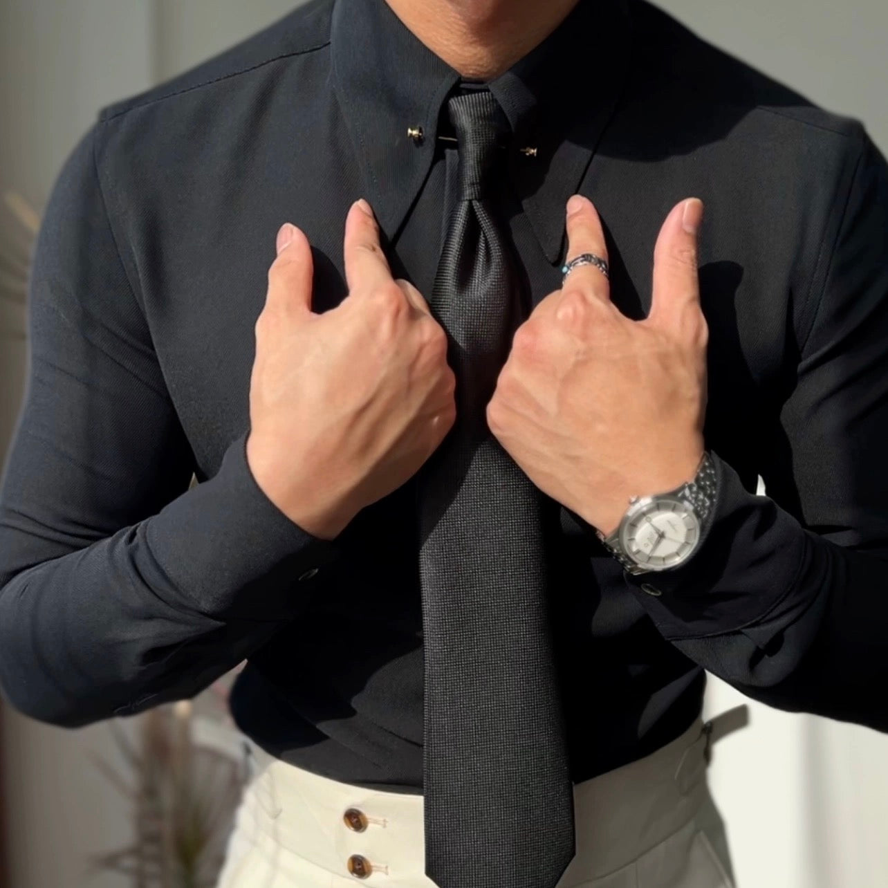 Pointed Collar Shirt with Collar Bar