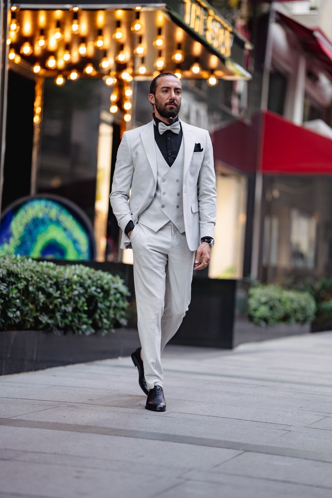 Ardean Gray Slim Fit Peak Lapel Tuxedo: A Statement of Sophistication