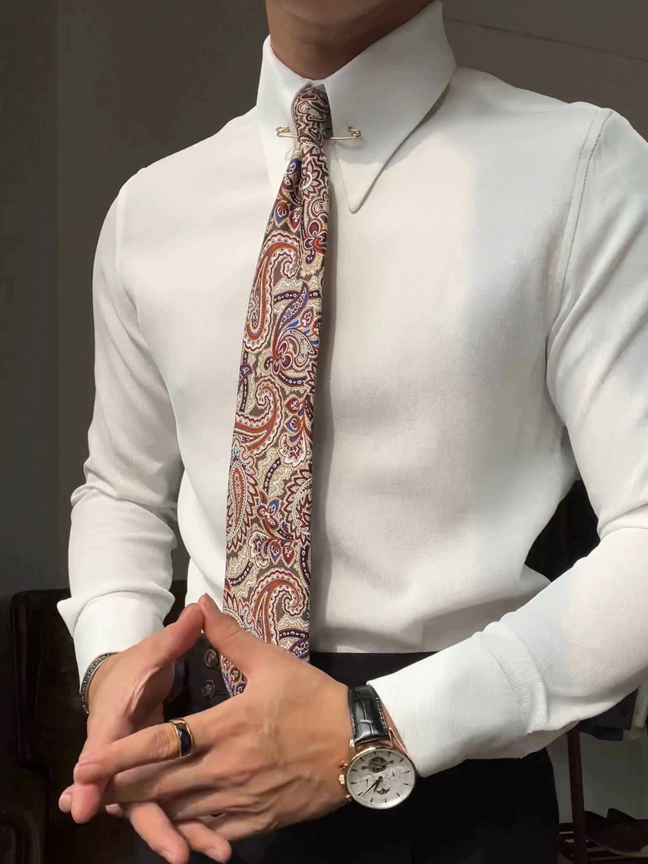 Pointed Collar Shirt with Collar Bar