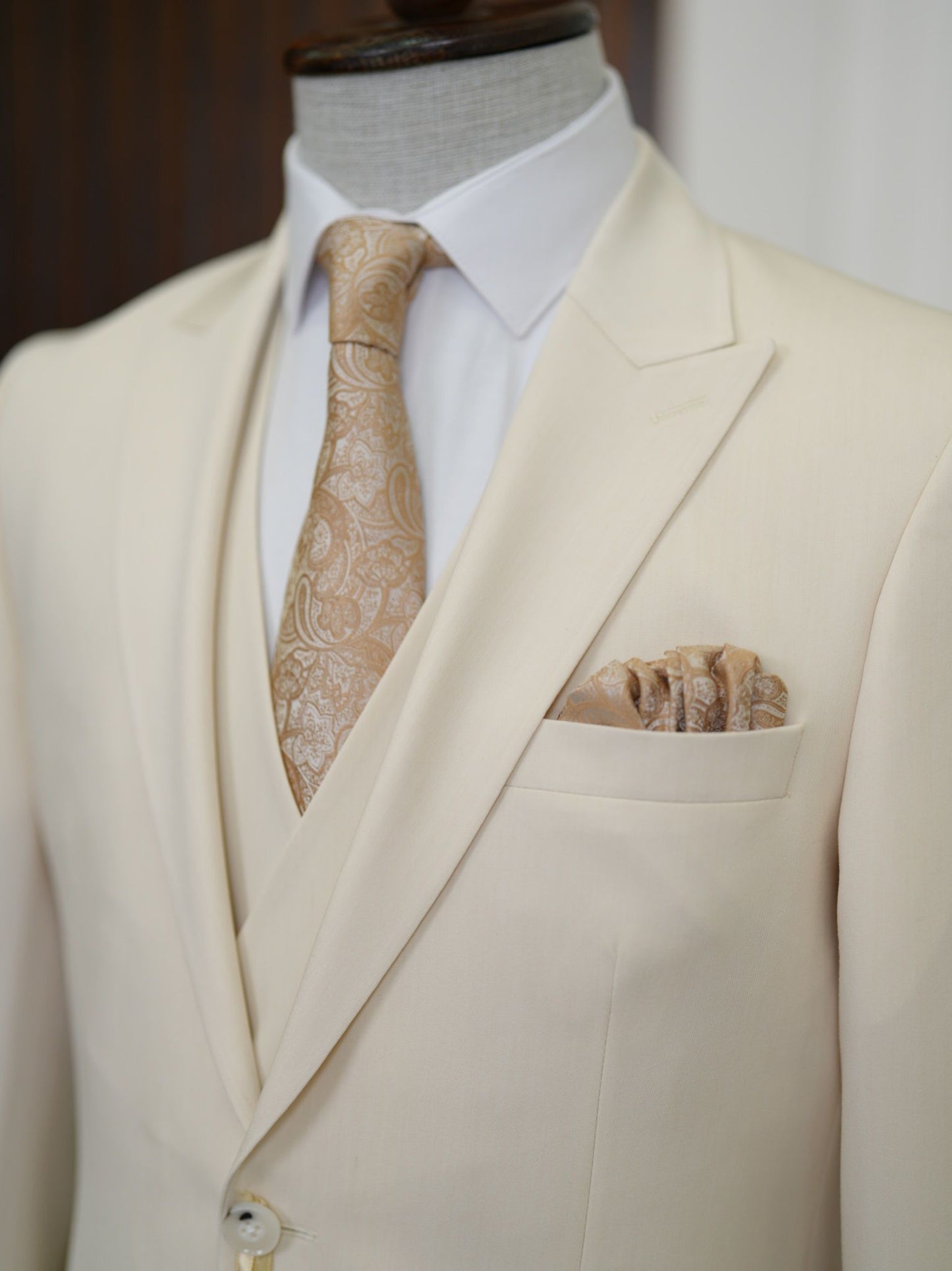 Brabion Aston Beige Slim Fit 3 Piece Suit - Elegance for Every Occasion