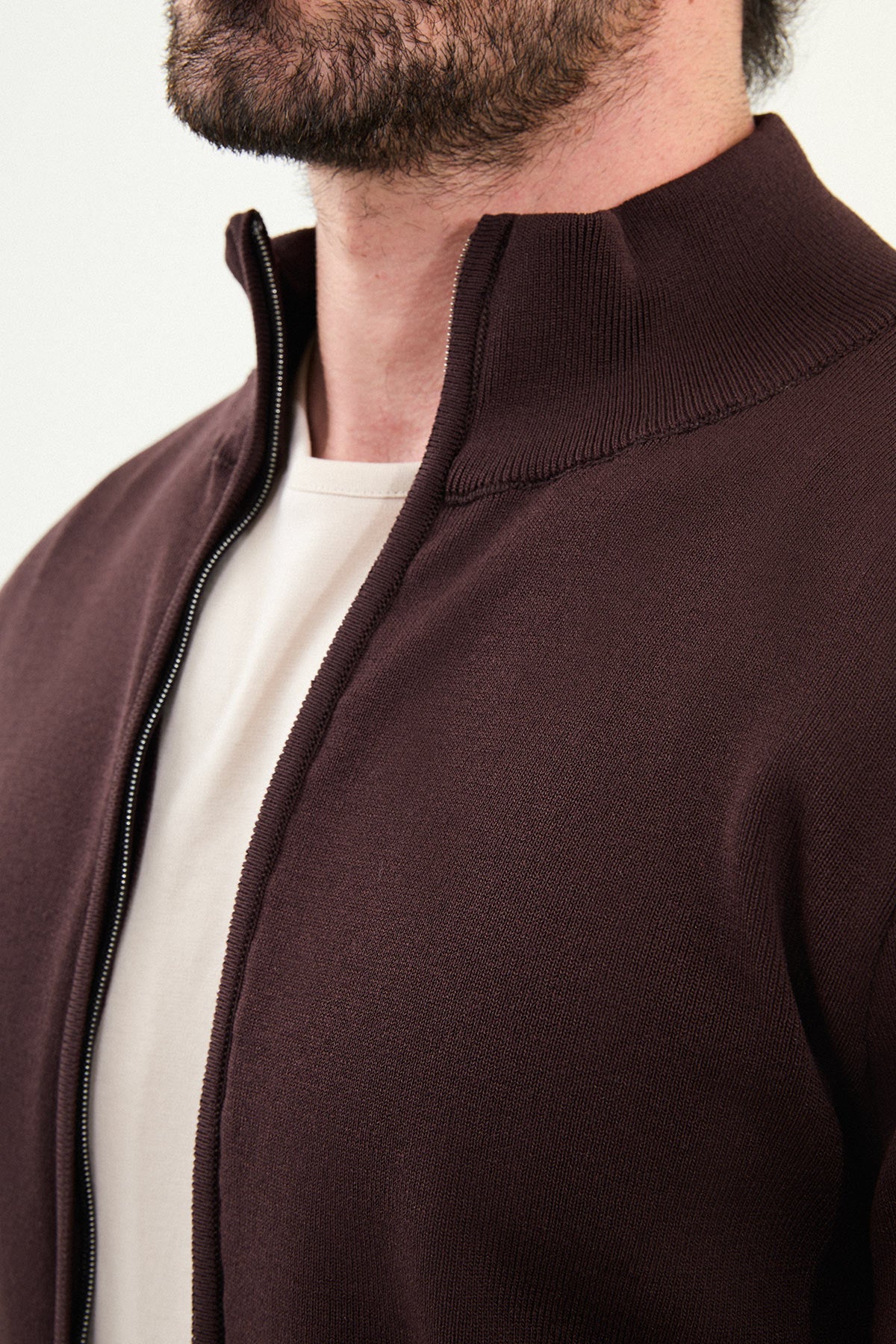 Men's Slim-Fit Zip-Up Knit Cardigan – Brown