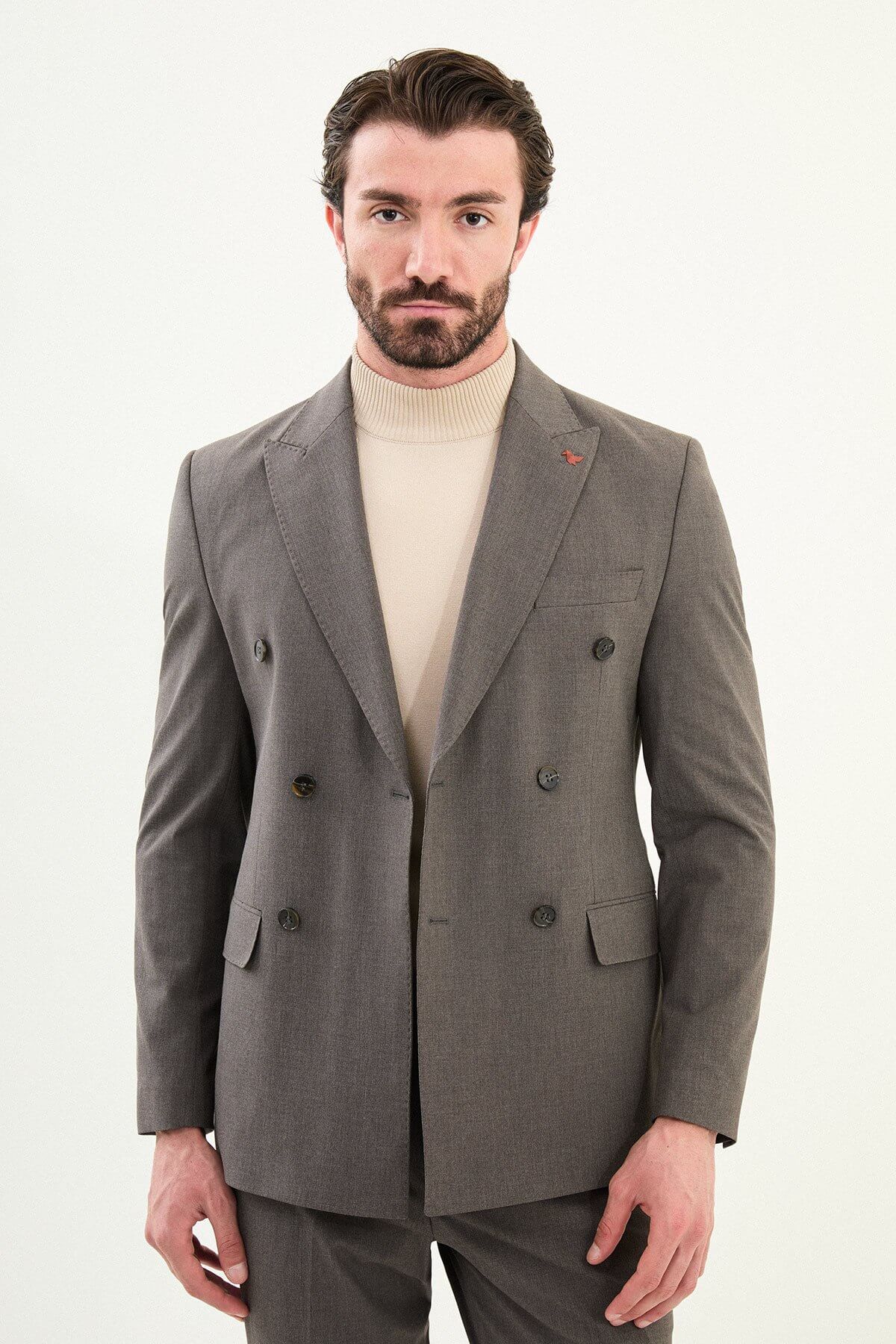 Men’s grey slim-fit double-breasted 6x2 suit with peak lapels, micro-texture finish, cotton-wool-viscose blend with stretch, designed for breathable comfort and wrinkle-resistant wear.