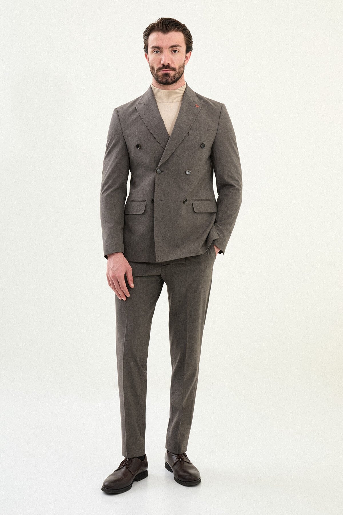 Men’s grey slim-fit double-breasted 6x2 suit with peak lapels, micro-texture finish, cotton-wool-viscose blend with stretch, designed for breathable comfort and wrinkle-resistant wear.