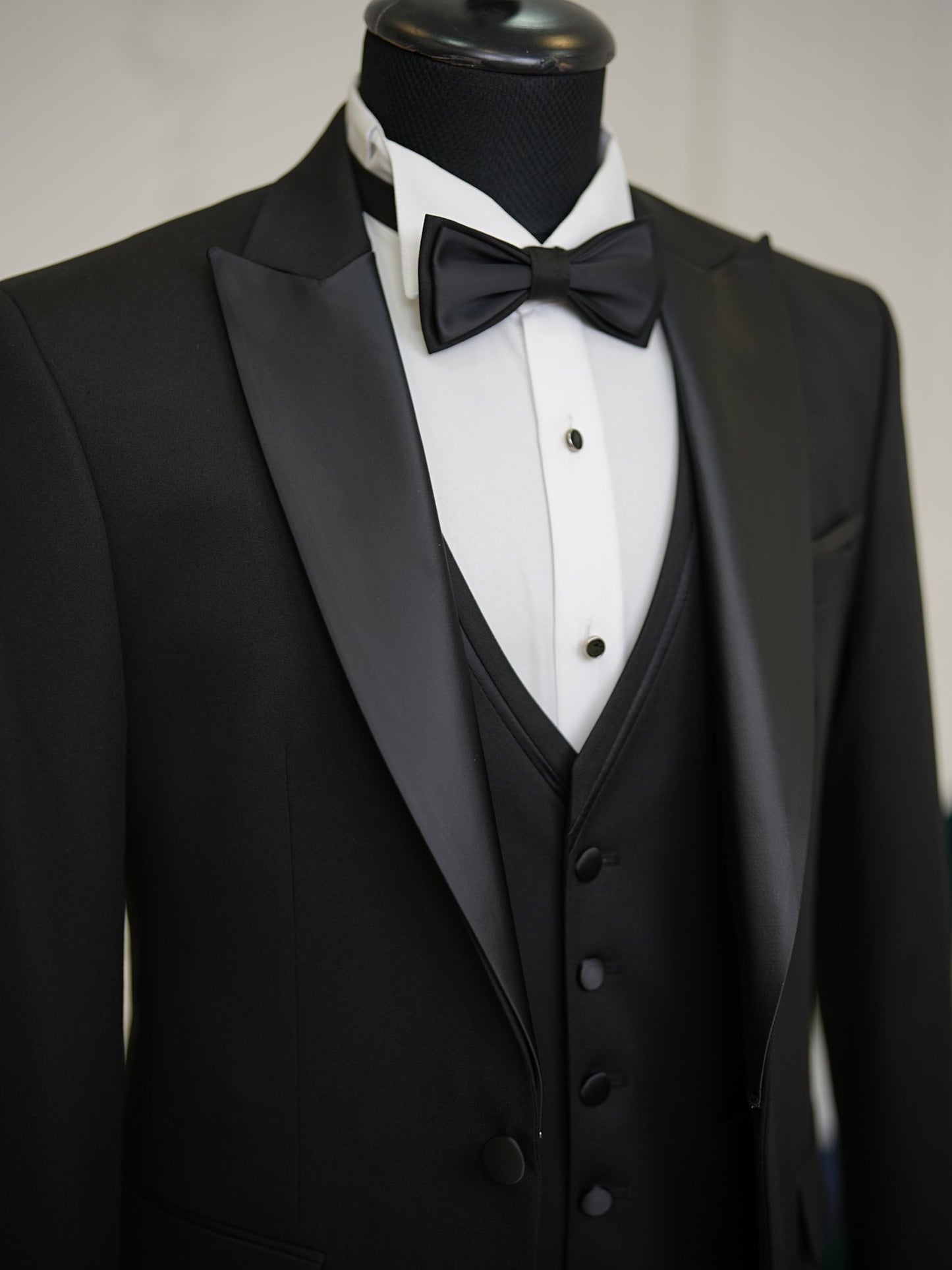 Brabion Elio Black Slim Fit Peak Lapel Tuxedo