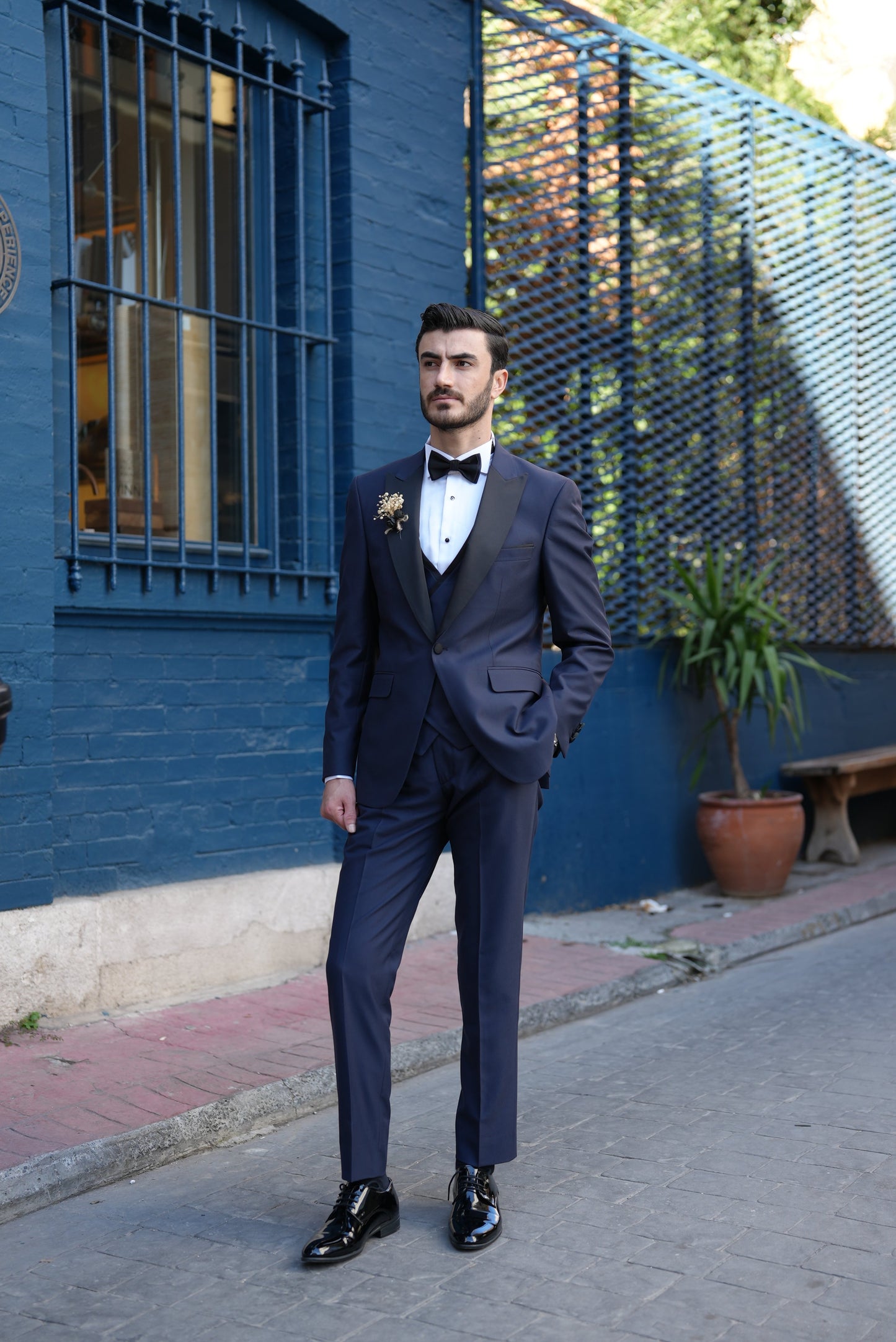 Eden Navy Blue Slim Fit Peak Lapel Tuxedo