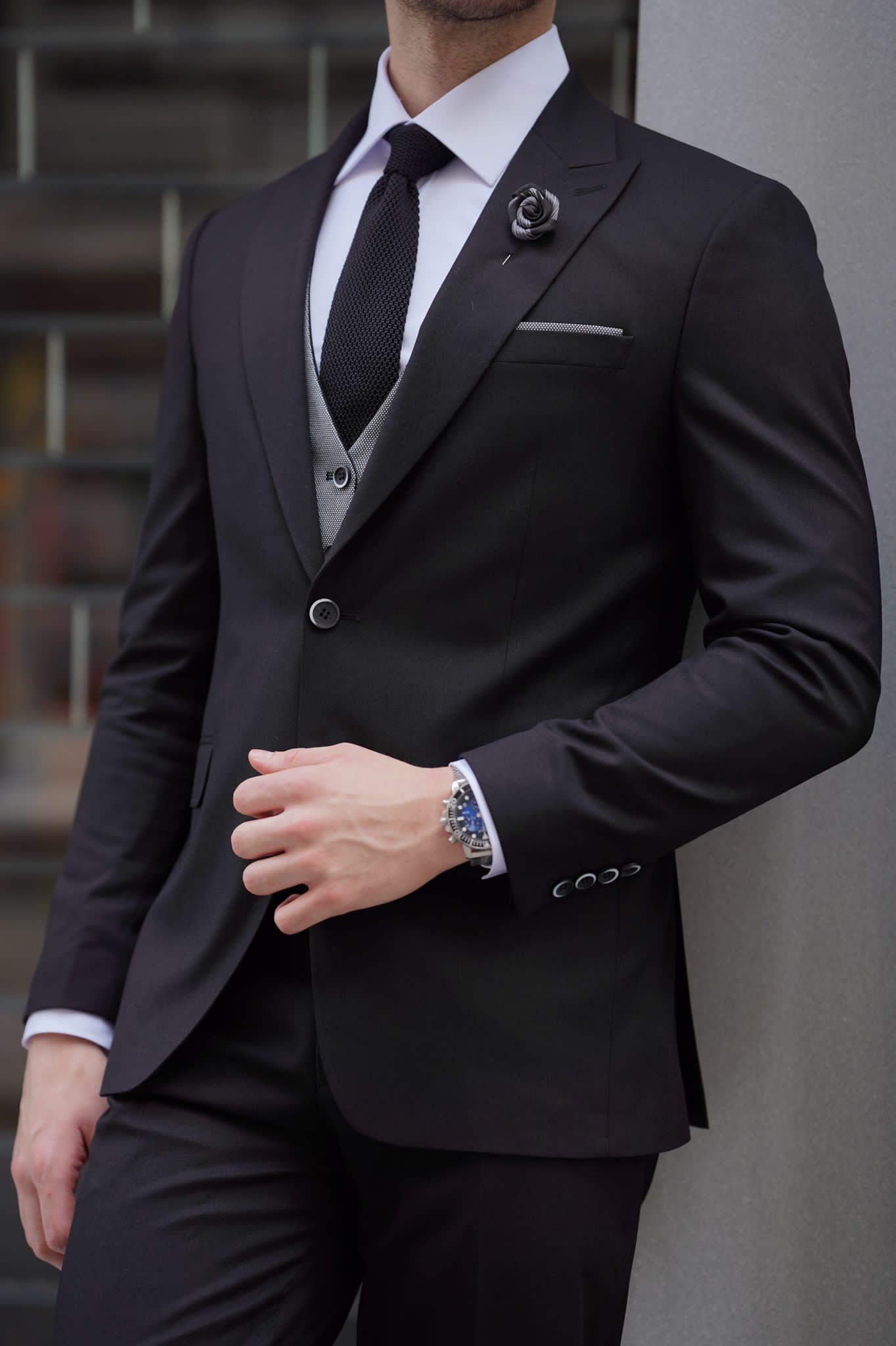 Daniel Black and Gray Wool Suit - Elegant Slim-Fit Three-Piece Ensemble