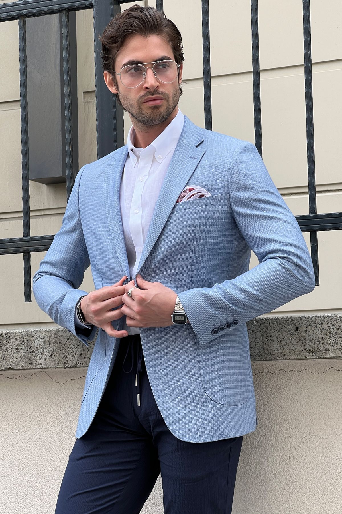 Daniel Blue Slim Fit Linen Blazer: A Tailored Essential