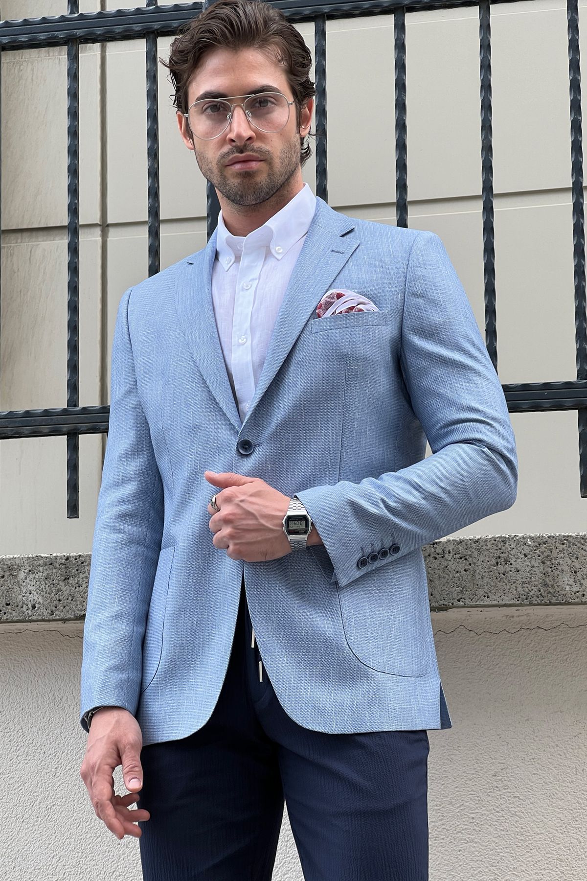 Daniel Blue Slim Fit Linen Blazer: A Tailored Essential