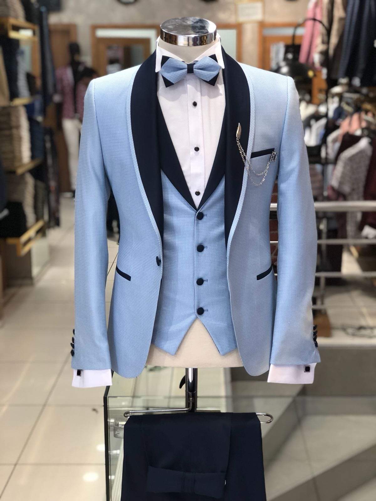 Slim-Fit Tuxedo Suit in Blue – Timeless Elegance for Every Occasion