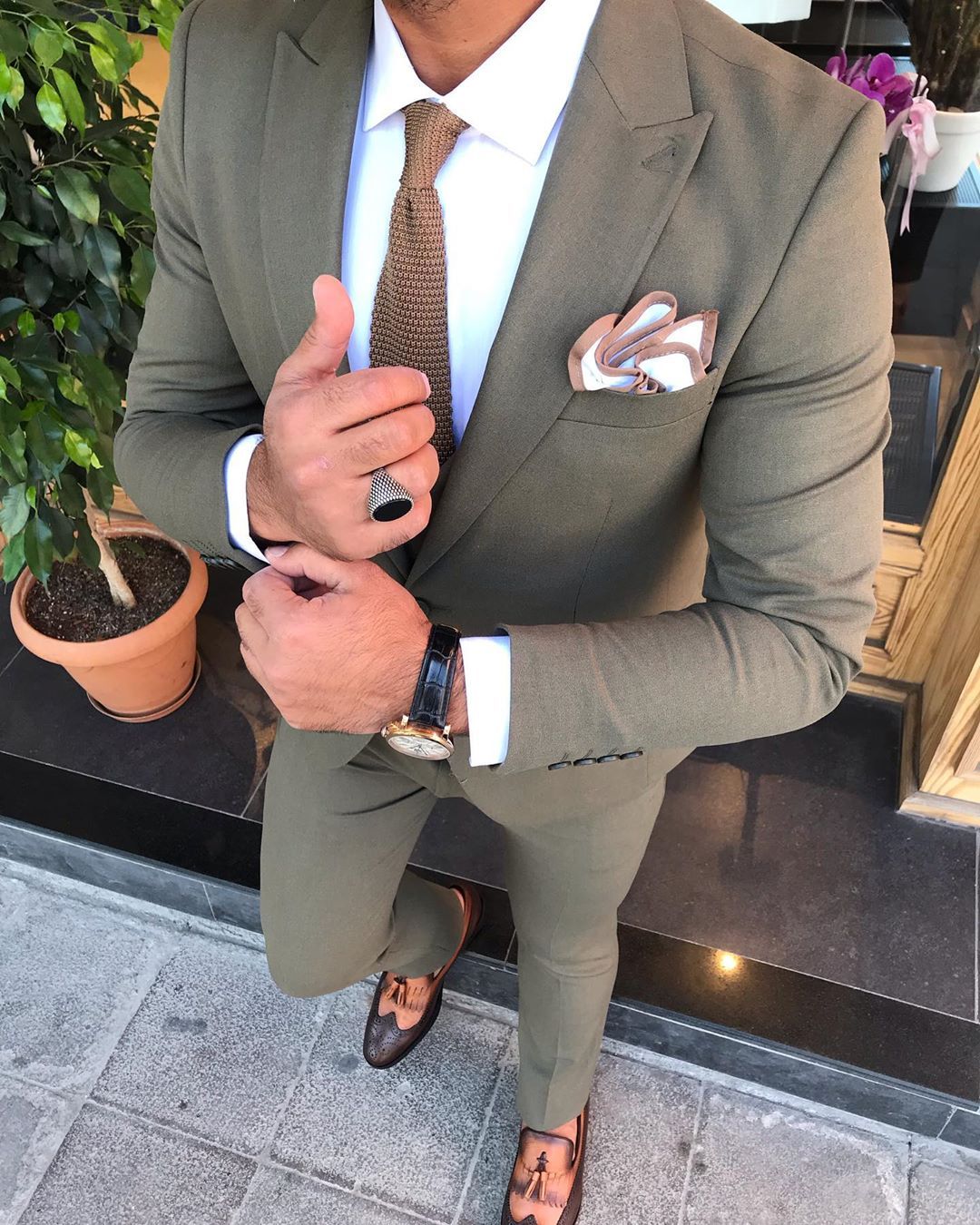 Austin Khaki Slim-Fit Suit - Elegant Three-Piece for Every Occasion