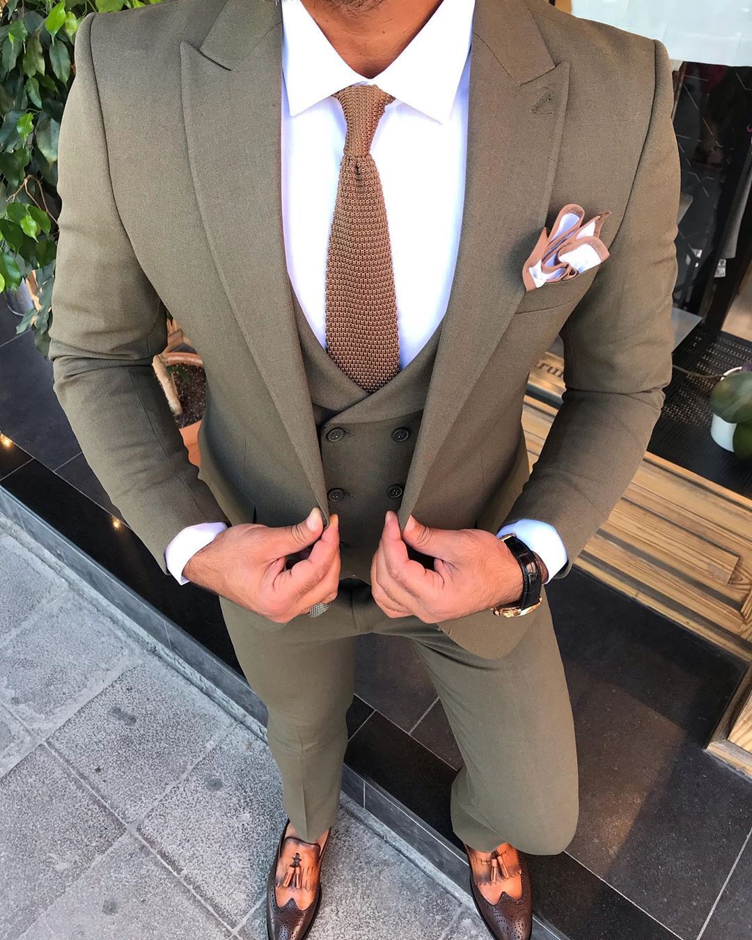 Austin Khaki Slim-Fit Suit - Elegant Three-Piece for Every Occasion