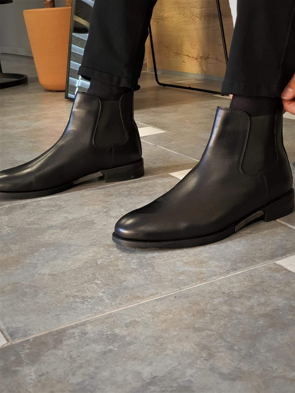 Elko Black Chelsea Boots - Elegant Comfort for Every Occasion