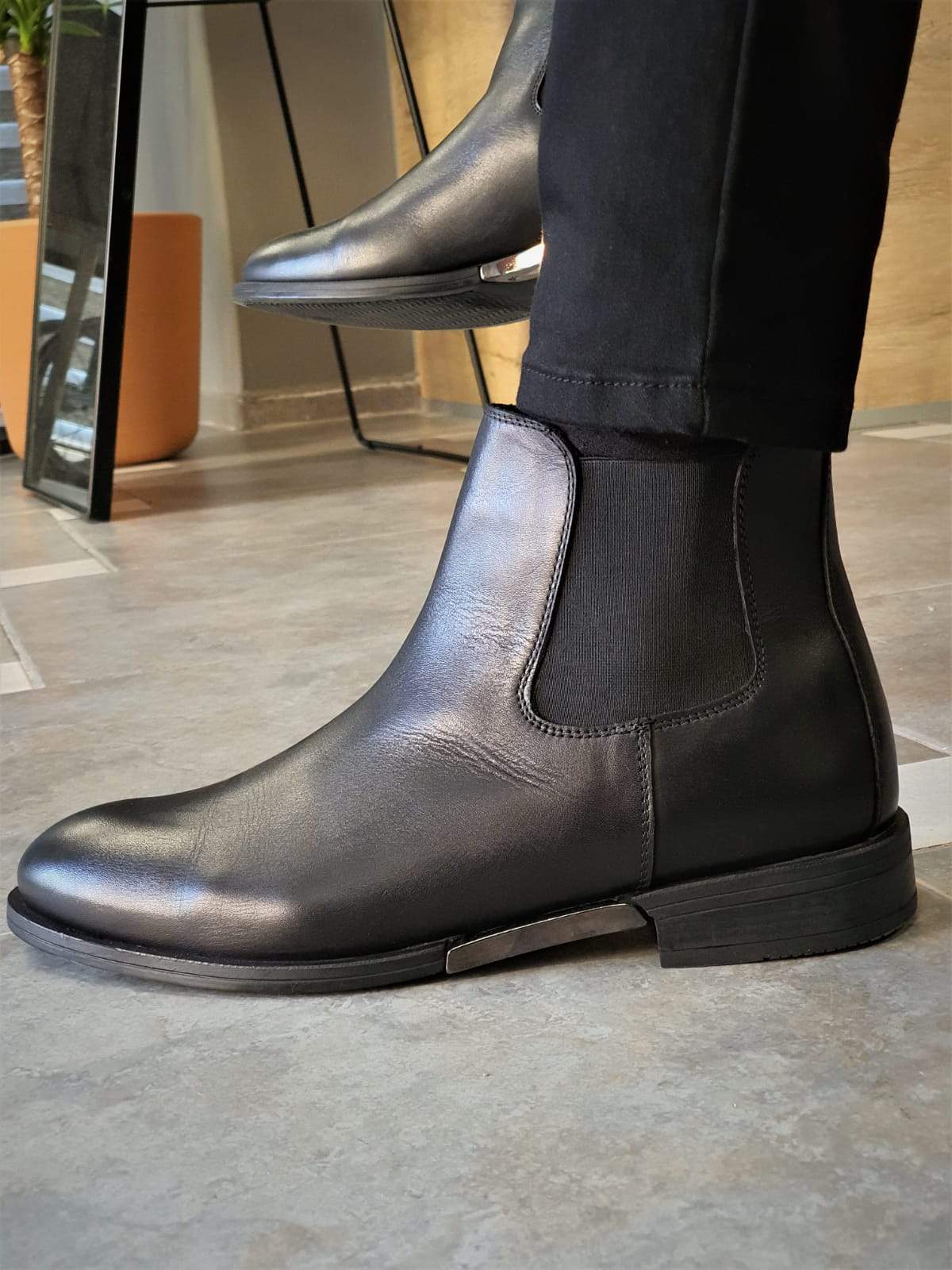 Elko Black Chelsea Boots - Elegant Comfort for Every Occasion