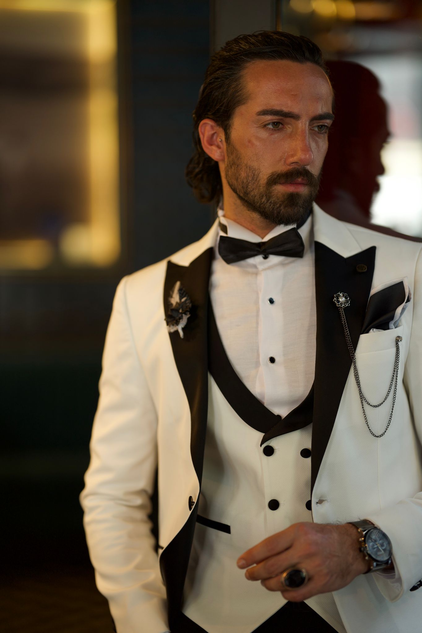 Lawson White Slim Fit Peak Lapel Tuxedo: The Epitome of Elegance