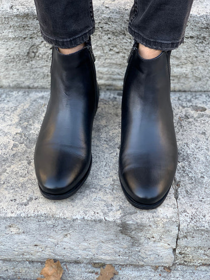 Mantoni Black Suede Leather Chelsea Boots