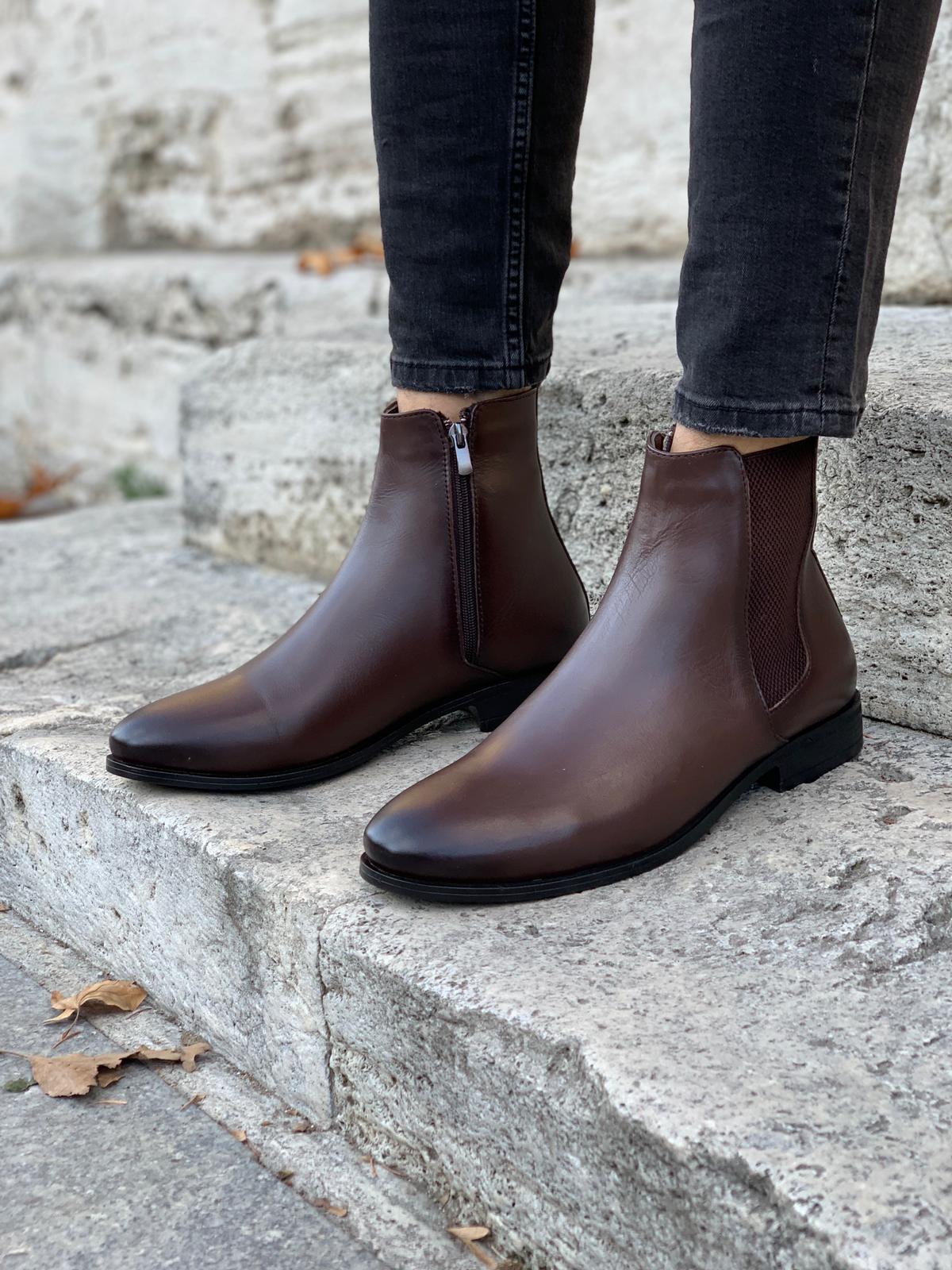 Mantoni Brown Leather Chelsea Boots - Sophisticated Comfort for Every Occasion