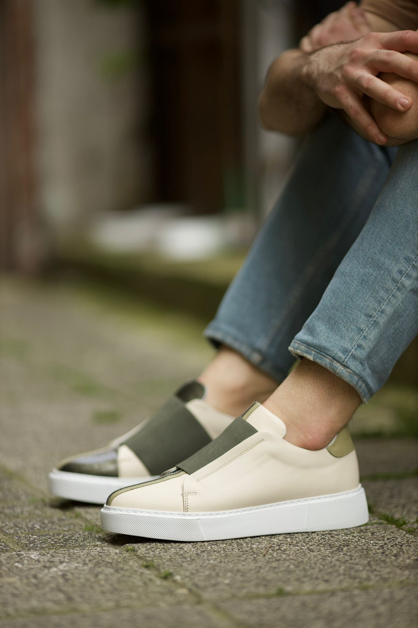 Vince Eva Sole Beige Sneakers: Sophisticated Comfort for Every Occasion