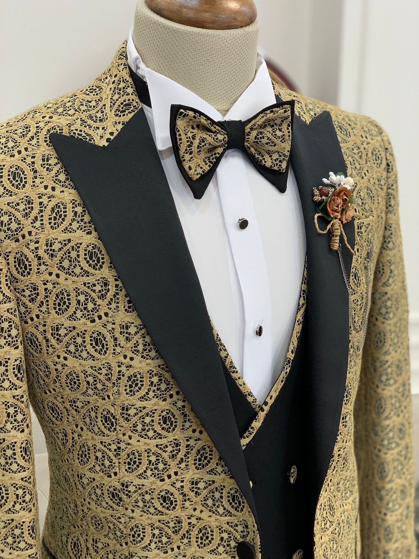 Caesar Golden Slim Fit Peak Lapel Floral Patterned Tuxedo