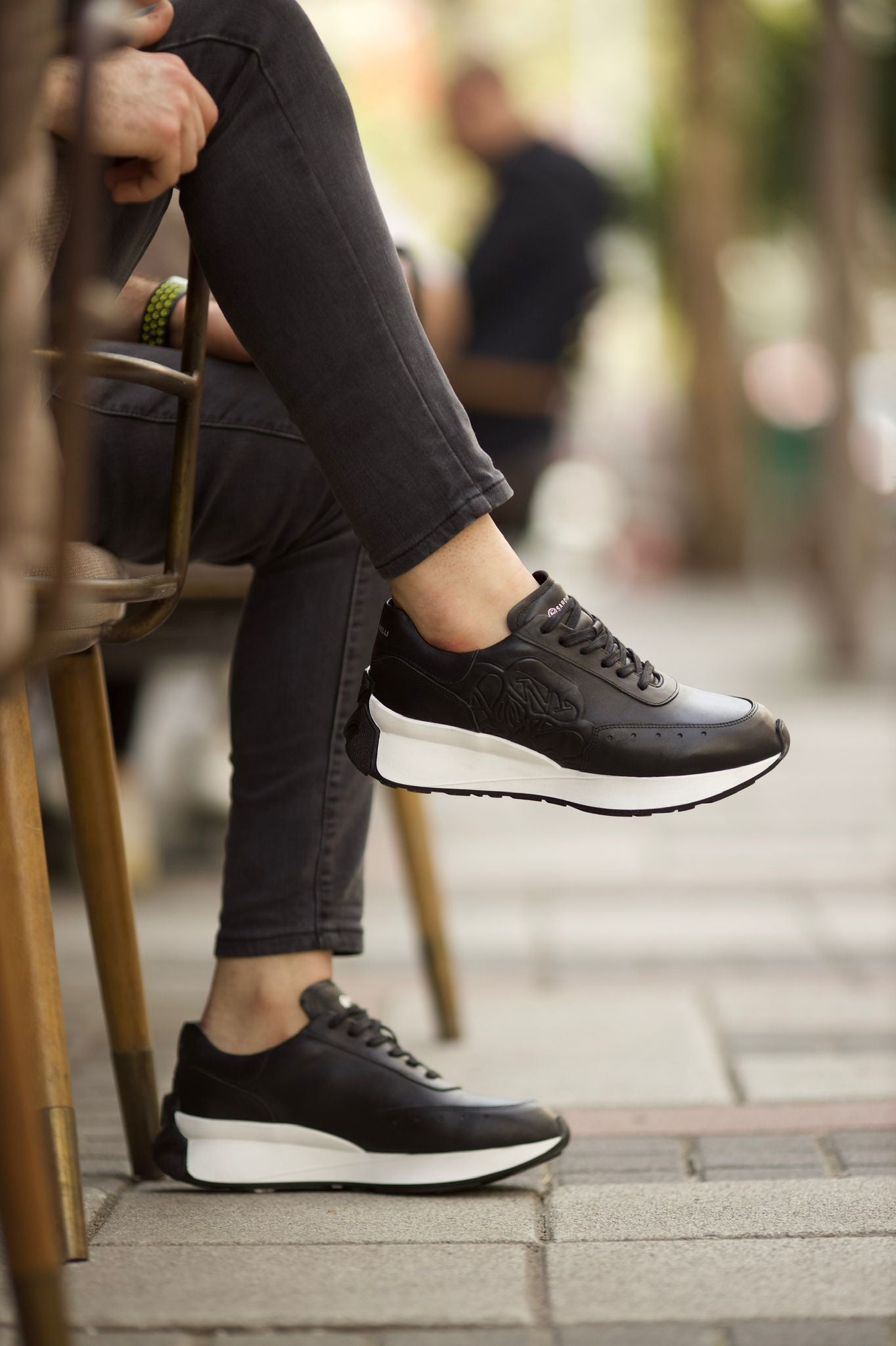Romeo Eva Sole Black Sneakers - Elegant Versatile Footwear
