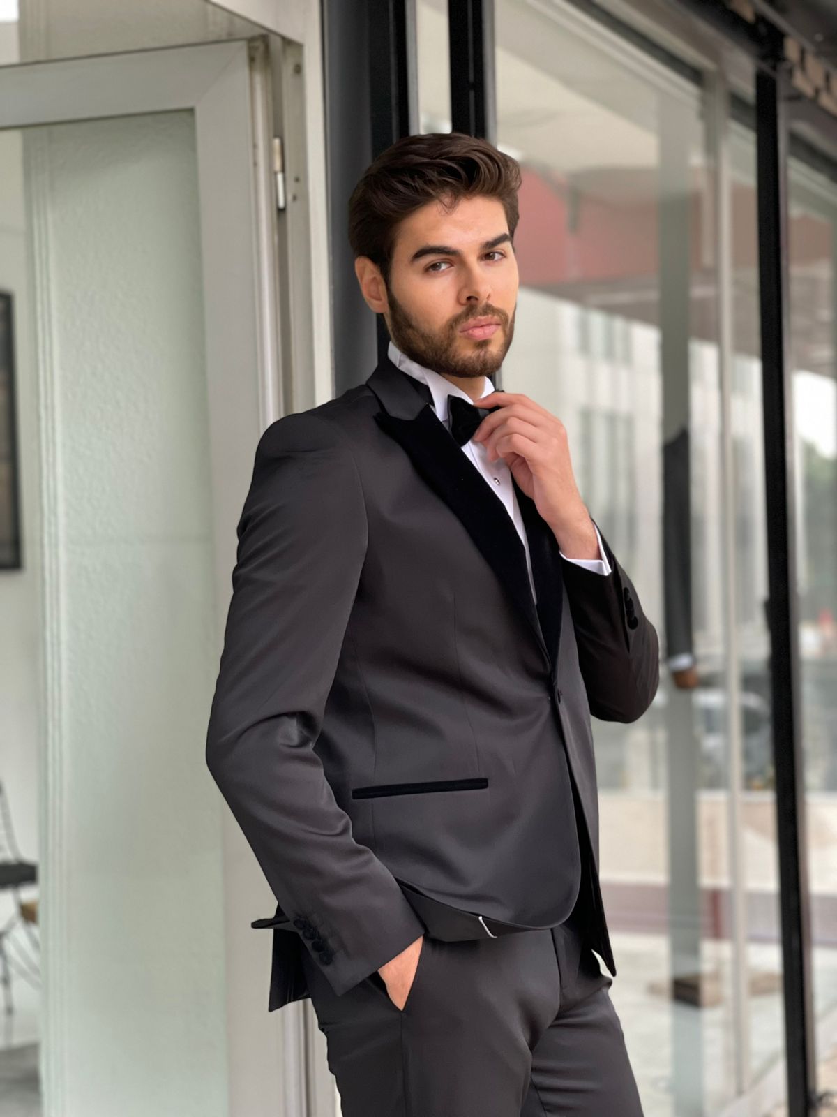 Capel Black Slim Fit Peak Lapel Wool Tuxedo - Elevate Your Formal Wardrobe