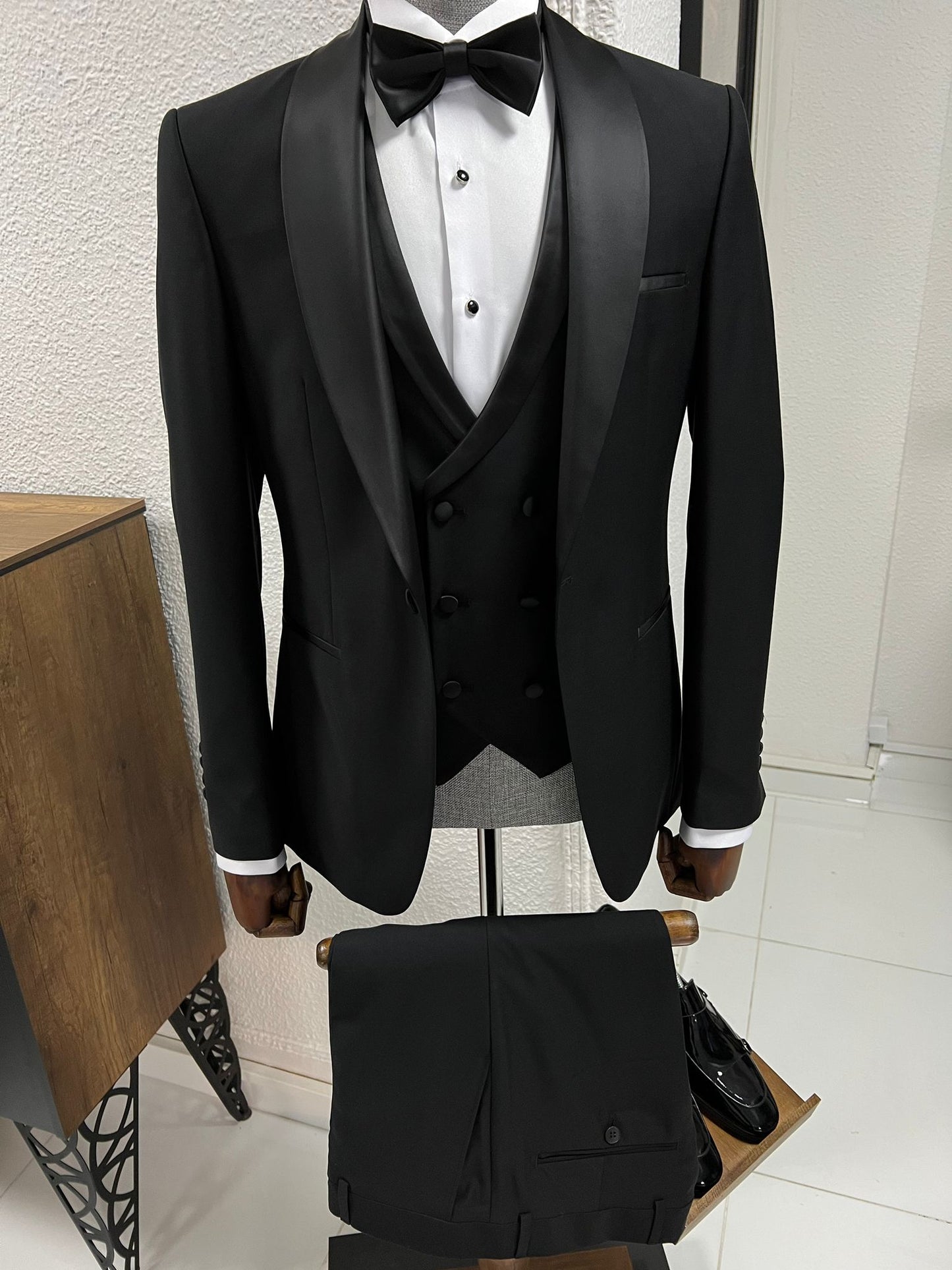 Lenzi Slim Fit Black Party Tuxedo for Men