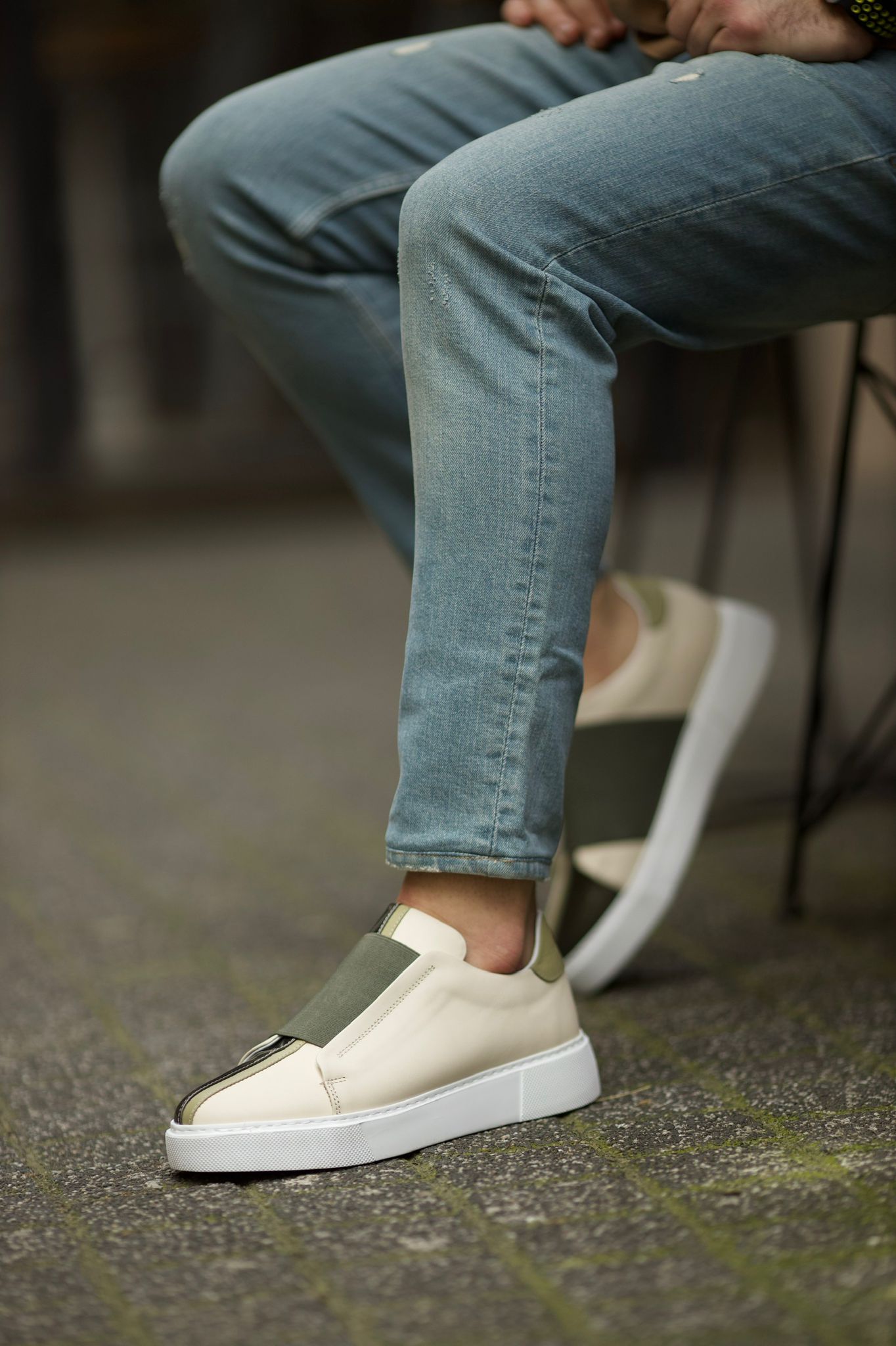 Vince Eva Sole Beige Sneakers: Sophisticated Comfort for Every Occasion