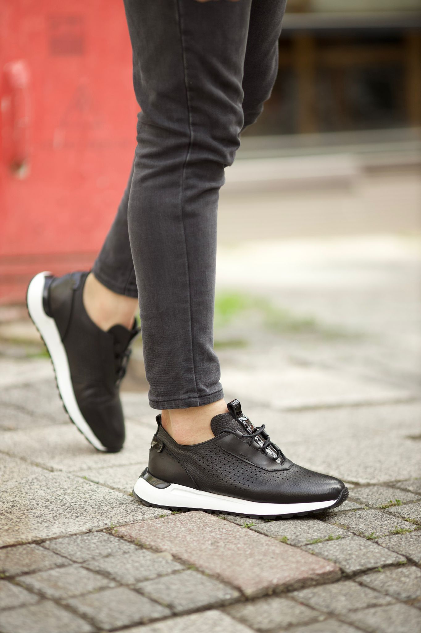 Romeo Eva Sole Black Sneakers - Elegance Meets Comfort
