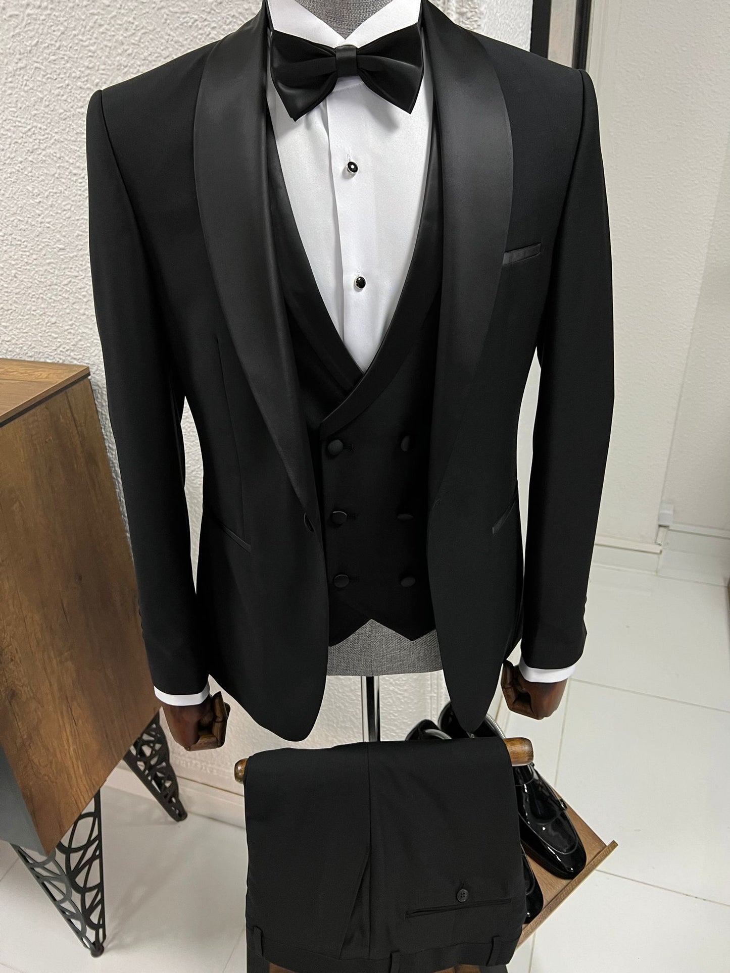 Lenzi Slim Fit Black Party Tuxedo for Men