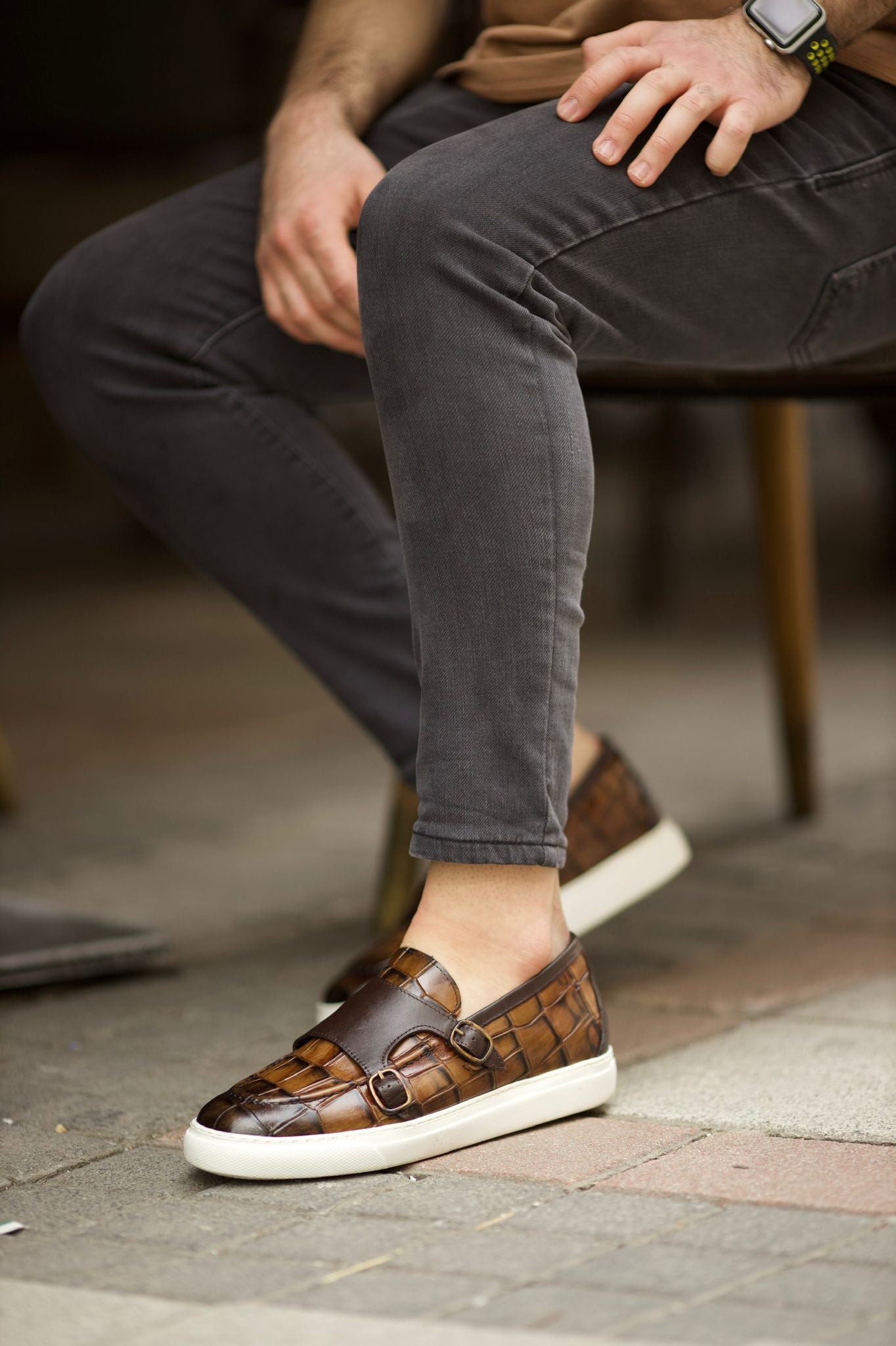 Romeo Pool Buckle Crocodile Pattern Brown Loafers