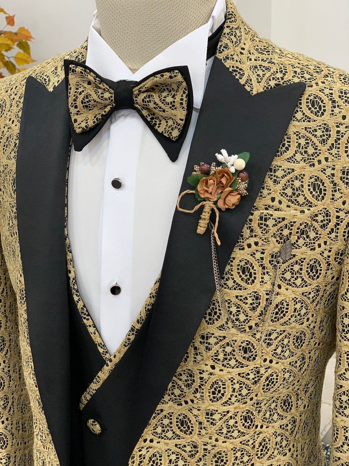 Caesar Golden Slim Fit Peak Lapel Floral Patterned Tuxedo