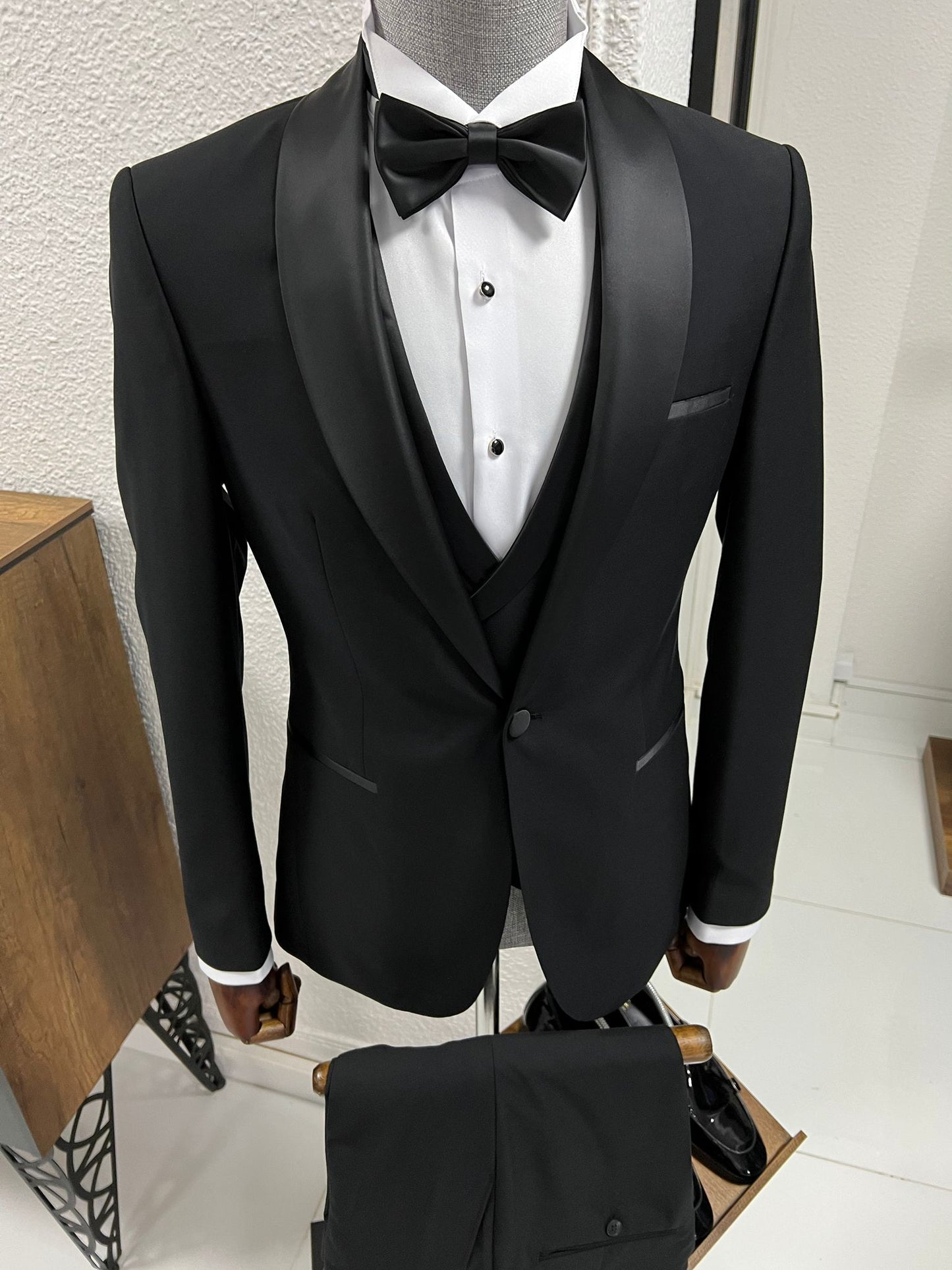 Lenzi Slim Fit Black Party Tuxedo for Men