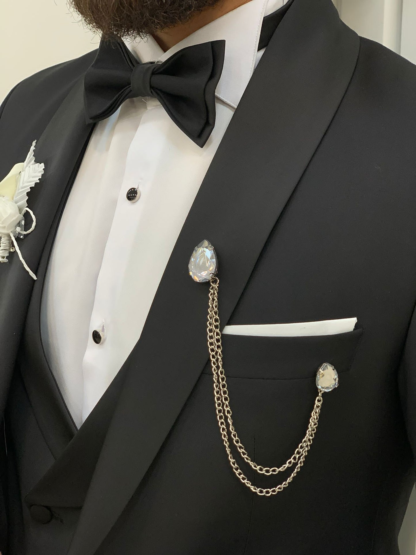 Avion Black Slim Fit Shawl Lapel Tuxedo: The Pinnacle of Formal Elegance