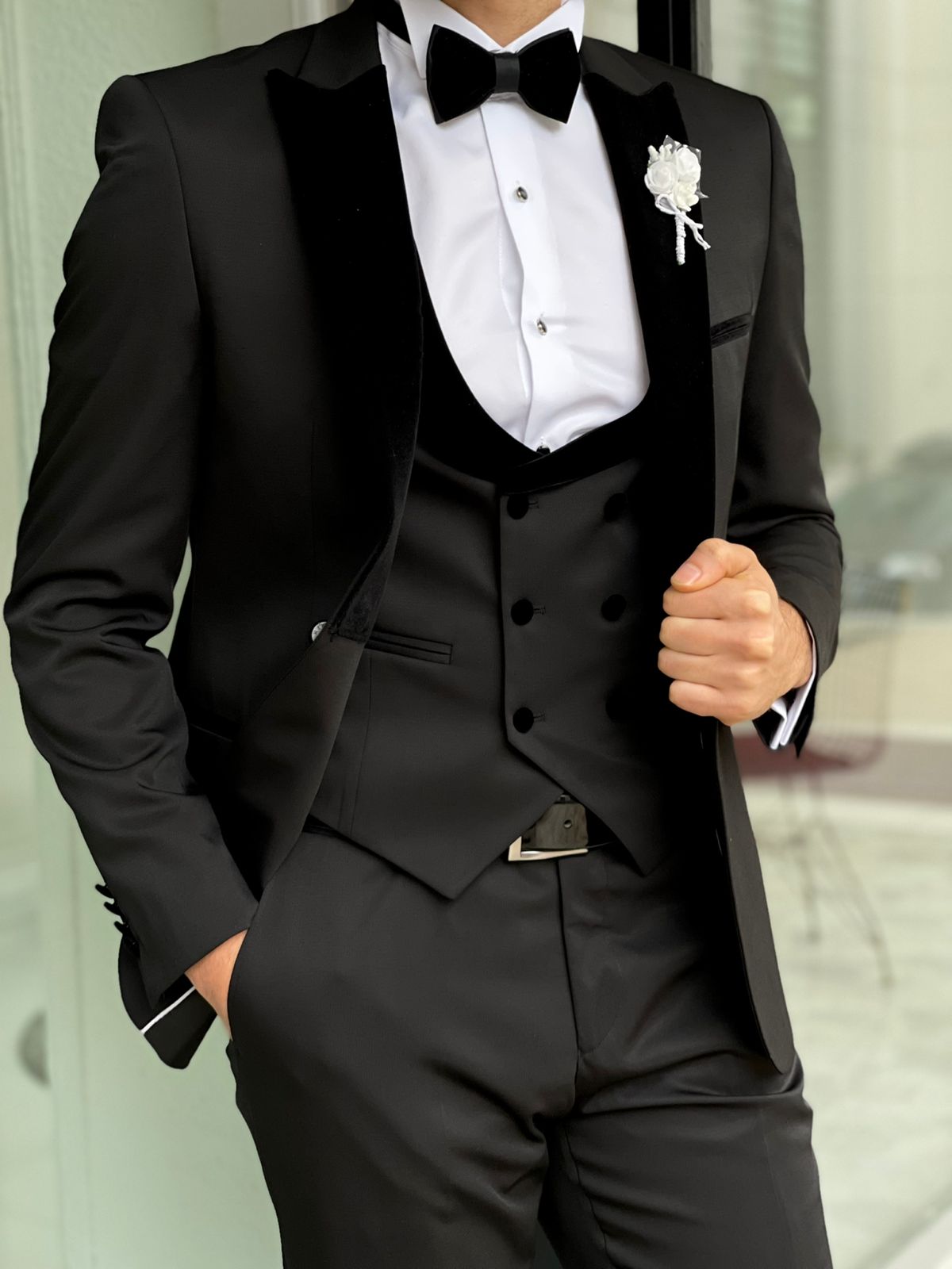 Capel Black Slim Fit Peak Lapel Wool Tuxedo - Elevate Your Formal Wardrobe