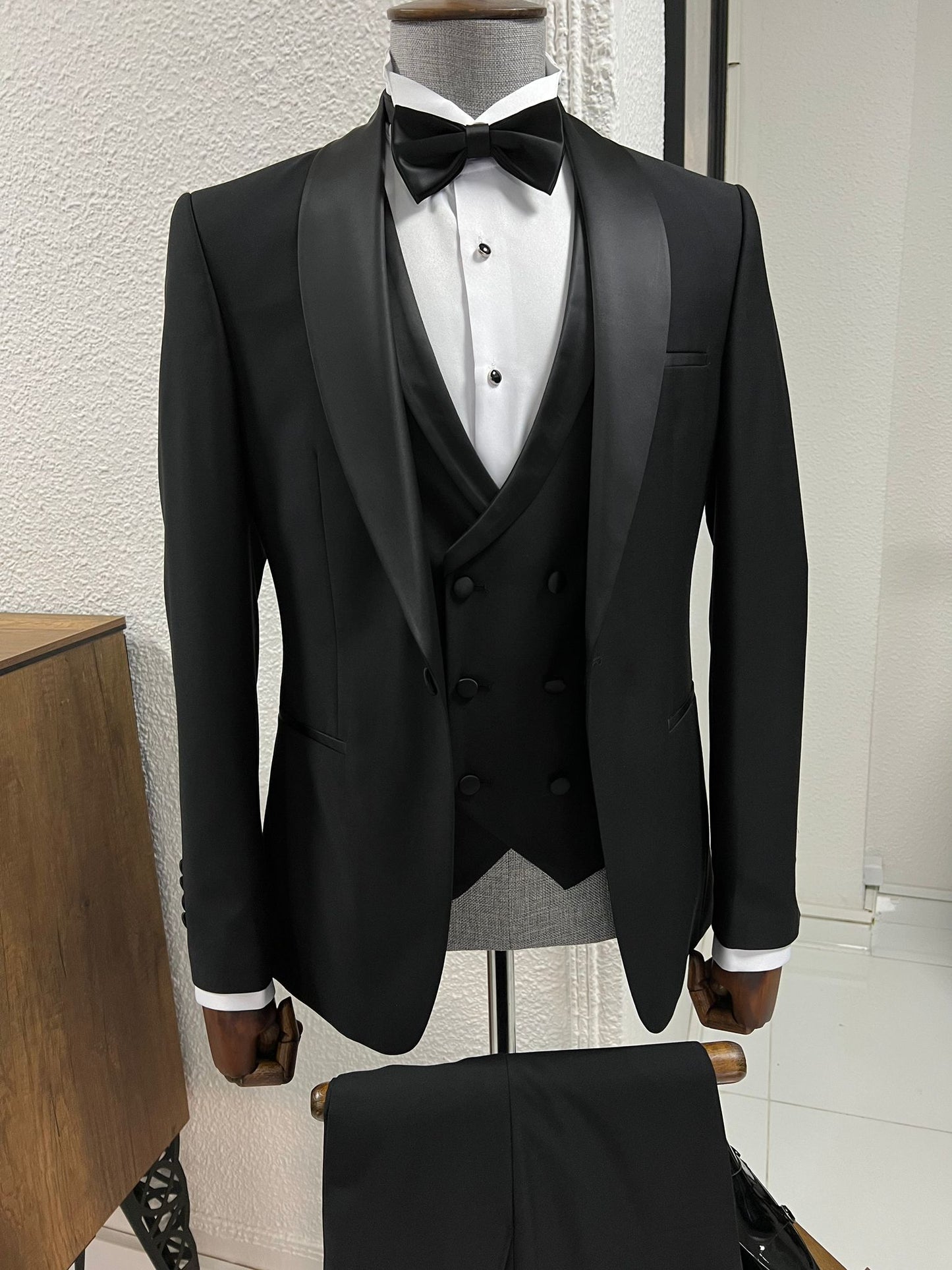Lenzi Slim Fit Black Party Tuxedo for Men