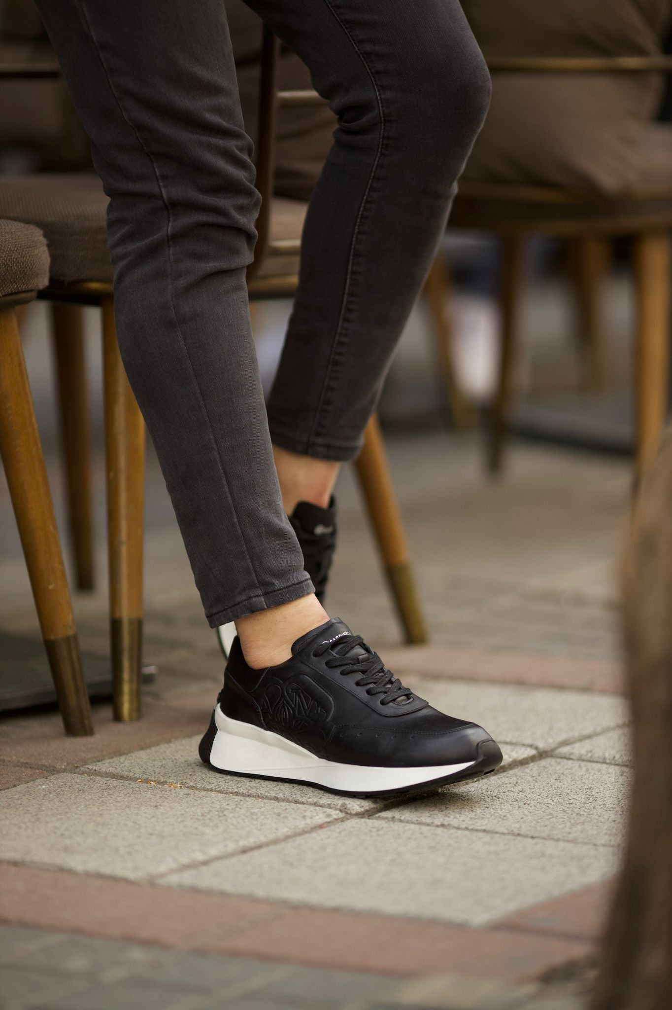 Romeo Eva Sole Black Sneakers - Elegant Versatile Footwear