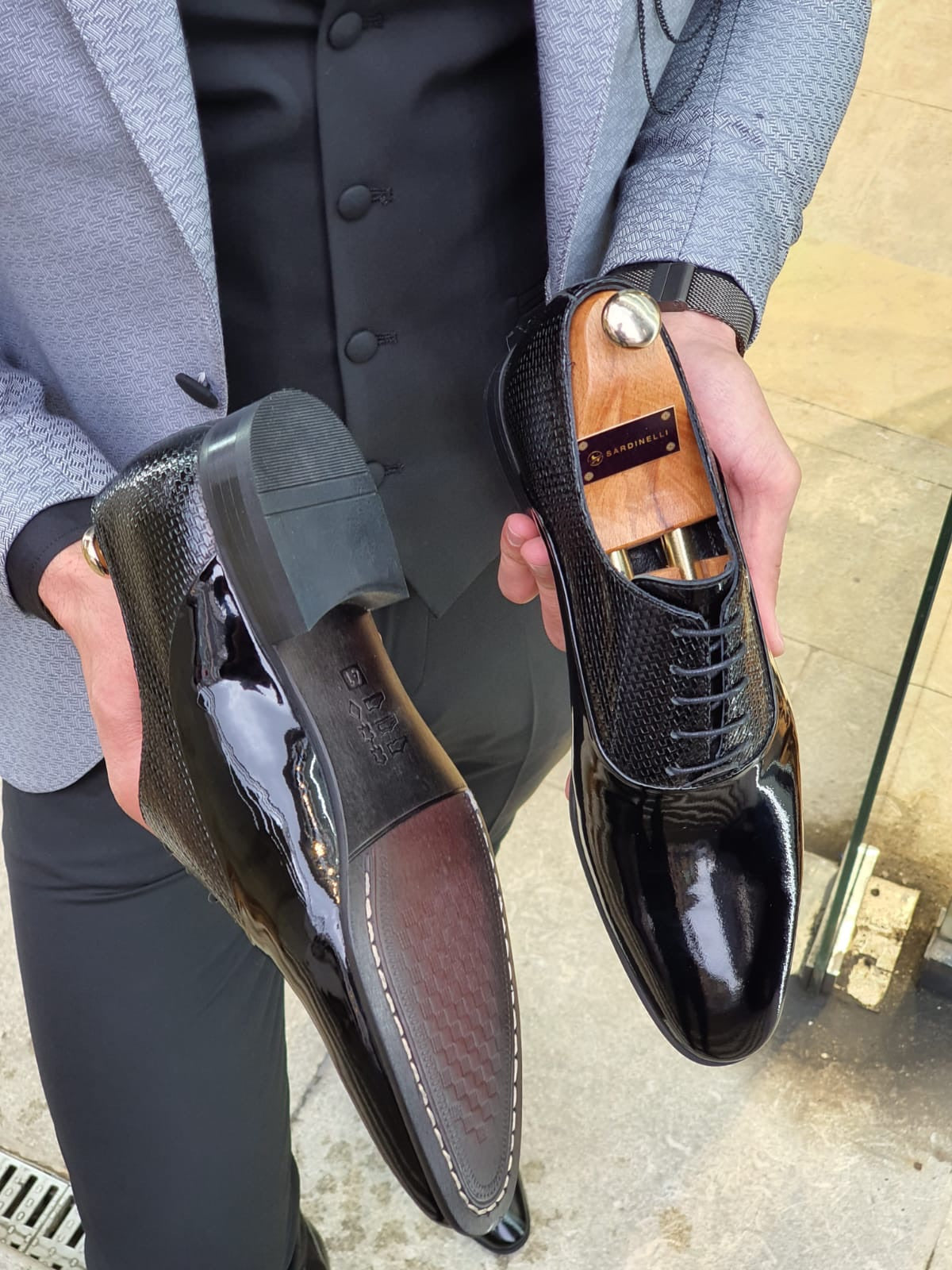 VillaNova Black Laced Oxford - Elegant Patent Leather Shoes